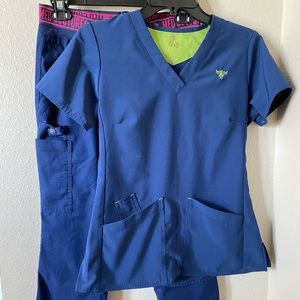 Petite! Med couture scrub set